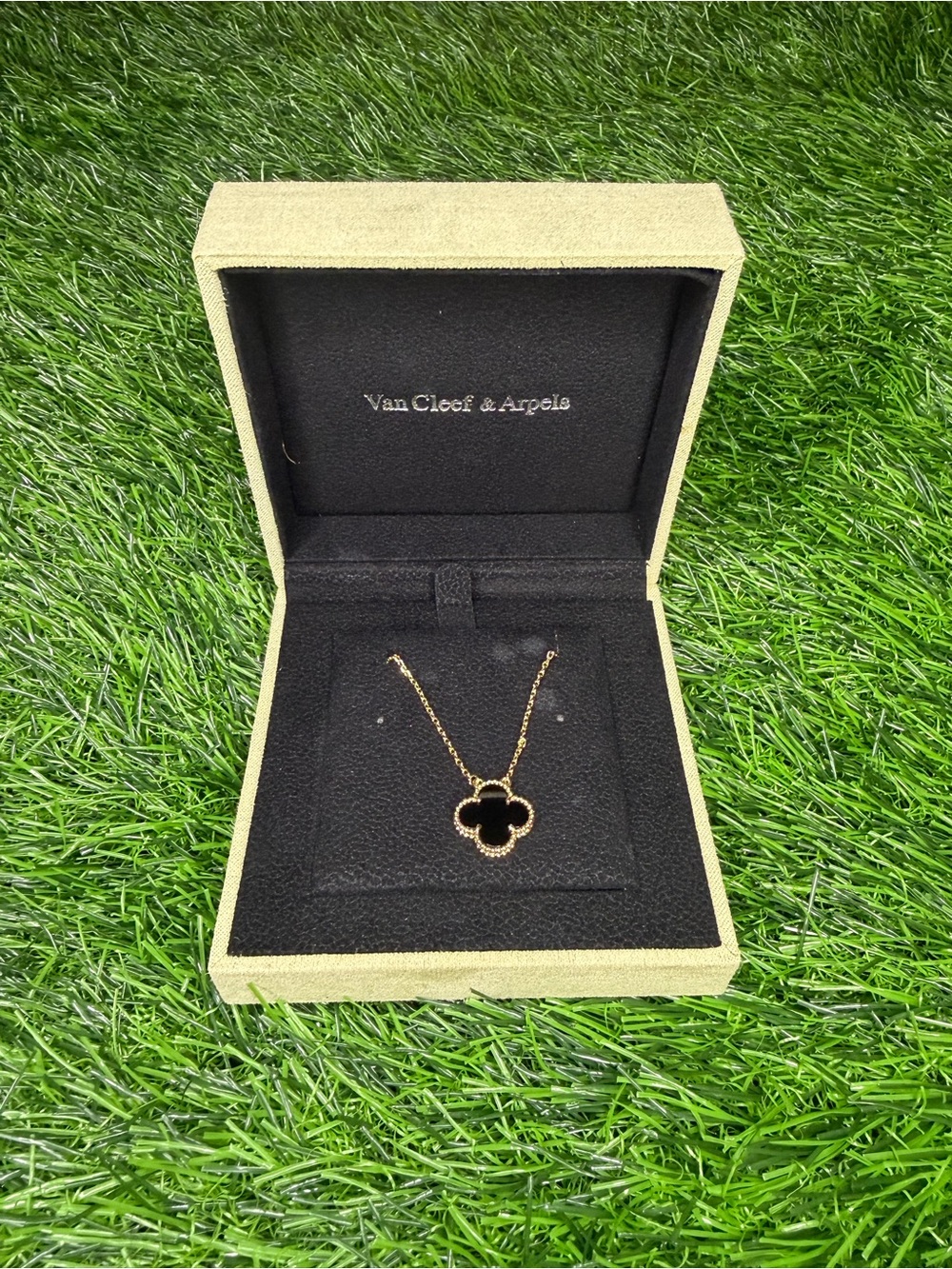 Onyx Alhambra Necklace